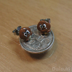 Tiny Goomba stud earrings - Super Mario - Handmade